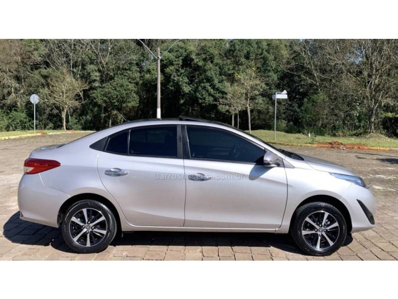 TOYOTA - YARIS - 2019/2020 - Cinza - R$ 87.800,00