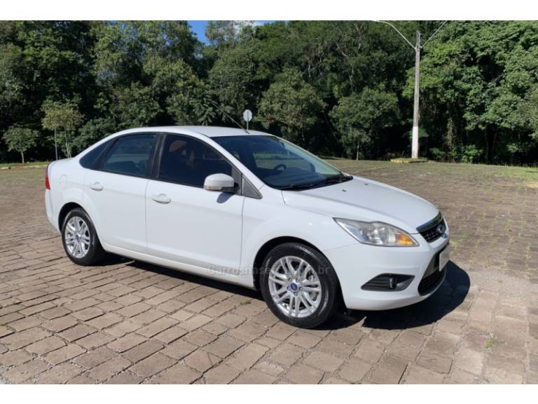 FORD - FOCUS - 2012/2013 - Branca - R$ 43.800,00