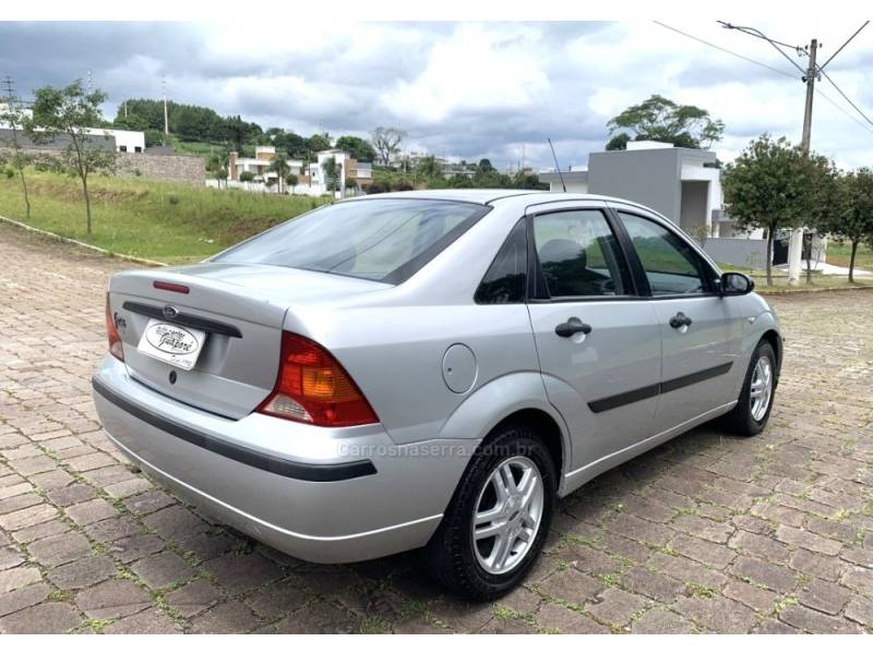 FORD - FOCUS - 2008/2008 - Prata - R$ 28.800,00