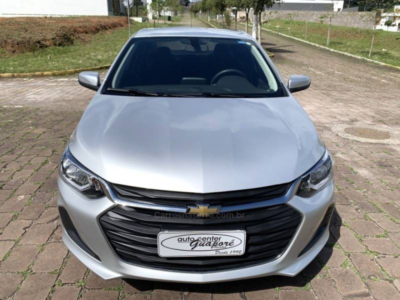 CHEVROLET - ONIX - 2022/2023 - Prata - R$ 89.800,00