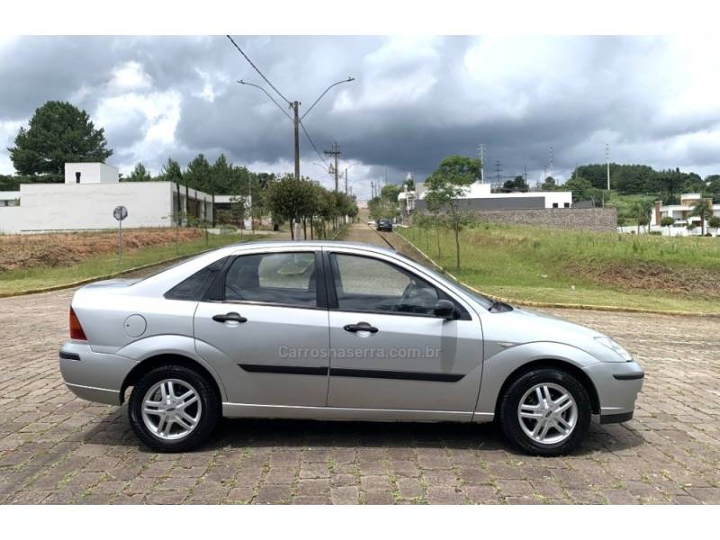 FORD - FOCUS - 2008/2008 - Prata - R$ 28.800,00