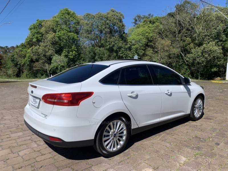 FORD - FOCUS - 2016/2017 - Branca - Sob Consulta