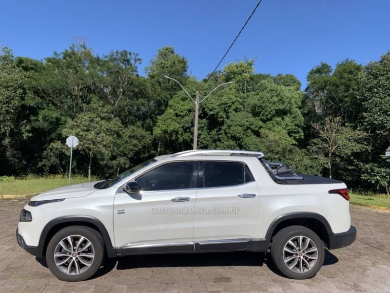 FIAT - TORO - 2020/2021 - Branca - R$ 126.800,00