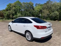FORD - FOCUS - 2016/2017 - Branca - Sob Consulta