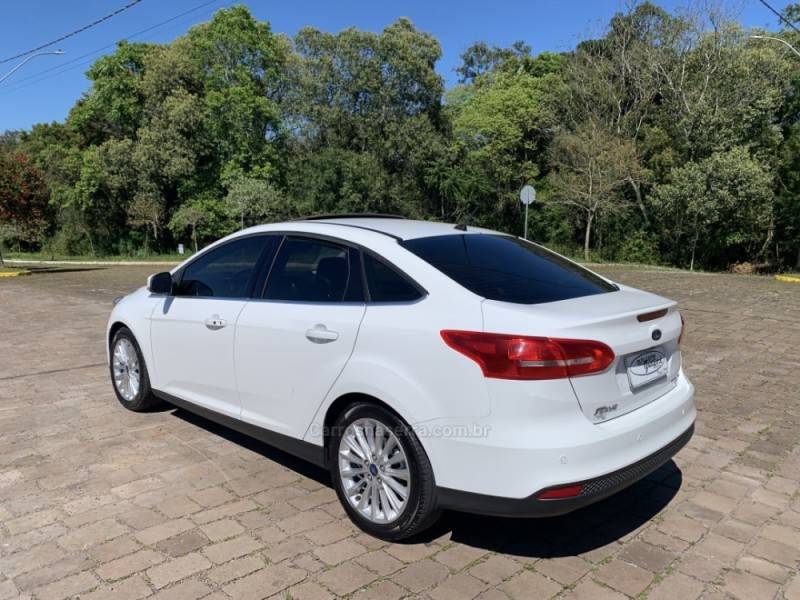 FORD - FOCUS - 2016/2017 - Branca - Sob Consulta