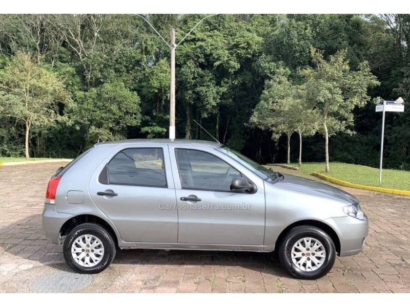 FIAT - PALIO - 2010/2011 - Prata - R$ 28.800,00