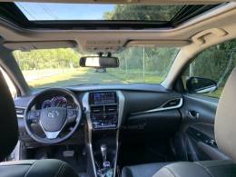 TOYOTA - YARIS - 2019/2020 - Cinza - R$ 87.800,00