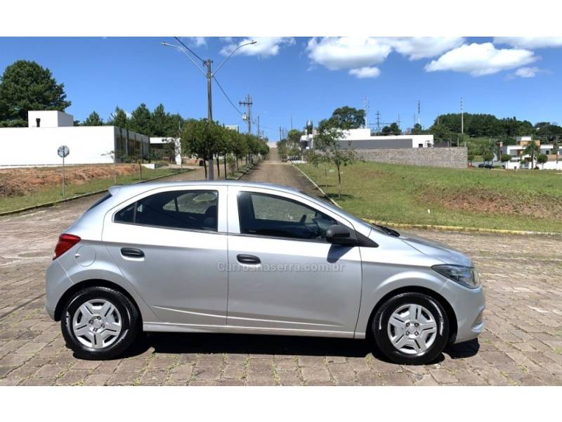 CHEVROLET - ONIX - 2018/2018 - Prata - R$ 49.800,00