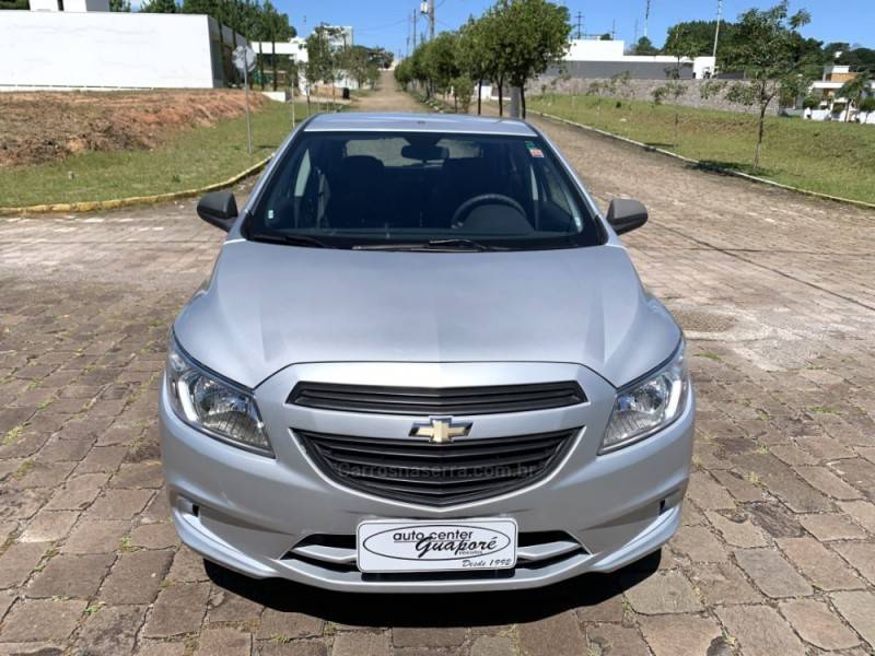 CHEVROLET - ONIX - 2018/2018 - Prata - R$ 49.800,00