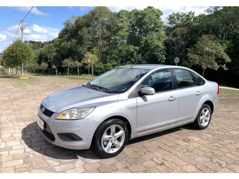 FORD - FOCUS - 2008/2009 - Prata - R$ 35.800,00