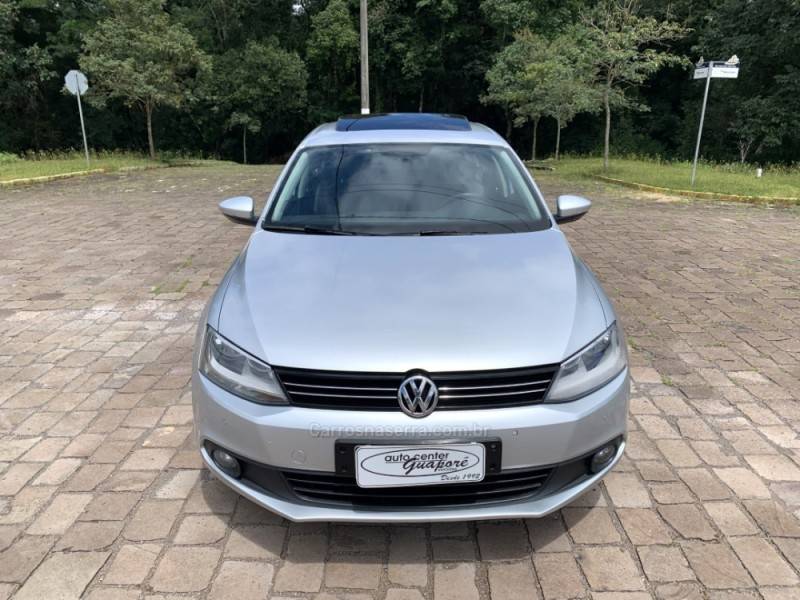 VOLKSWAGEN - JETTA - 2013/2013 - Prata - R$ 69.800,00