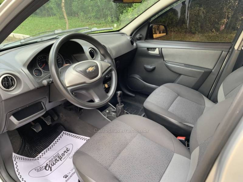 CHEVROLET - CELTA - 2013/2013 - Prata - R$ 37.800,00