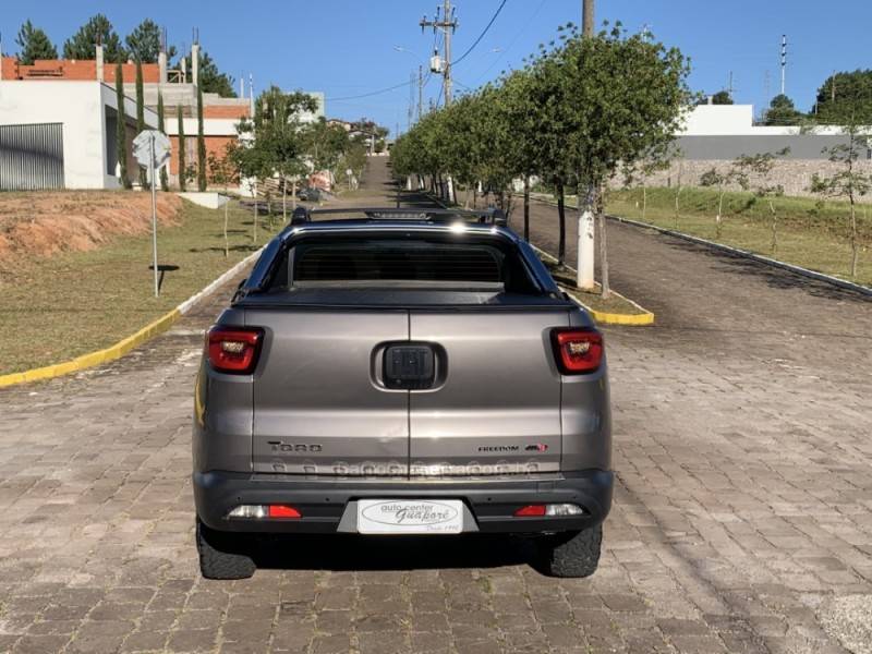 FIAT - TORO - 2018/2019 - Cinza - R$ 106.800,00