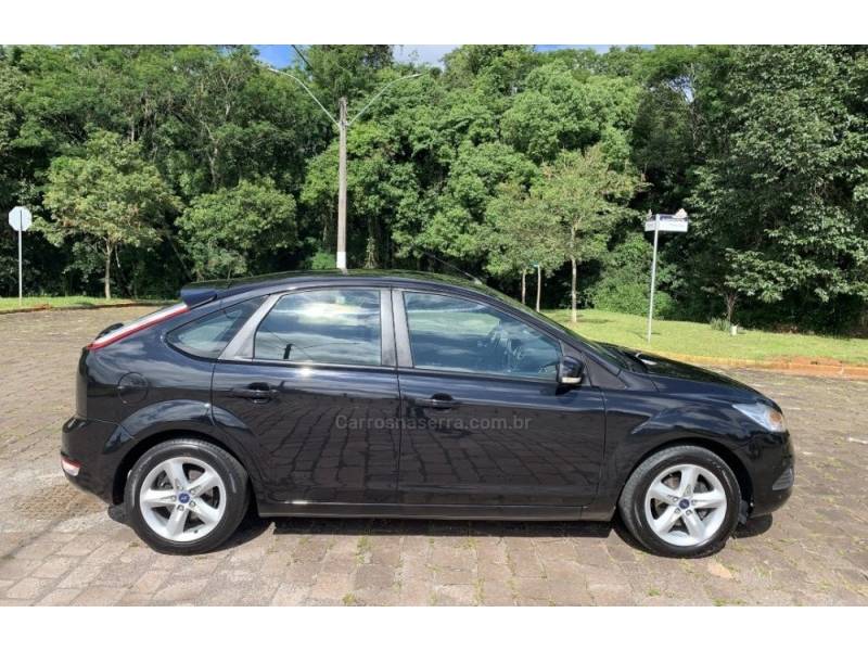 FORD - FOCUS - 2011/2012 - Preta - R$ 43.800,00