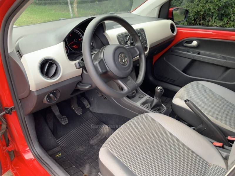 VOLKSWAGEN - UP - 2016/2017 - Vermelha - R$ 59.800,00