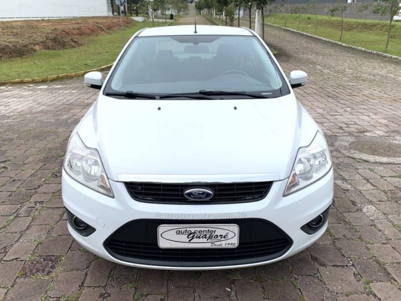 FORD - FOCUS - 2012/2013 - Branca - R$ 43.800,00