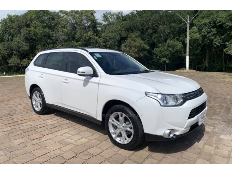 MITSUBISHI - OUTLANDER - 2014/2015 - Branca - R$ 75.800,00