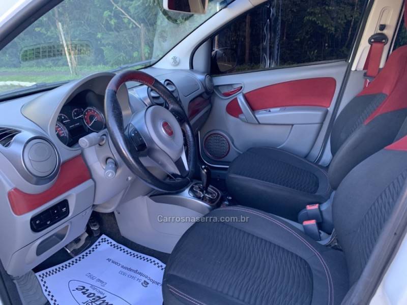 FIAT - PALIO - 2012/2013 - Branca - R$ 41.800,00