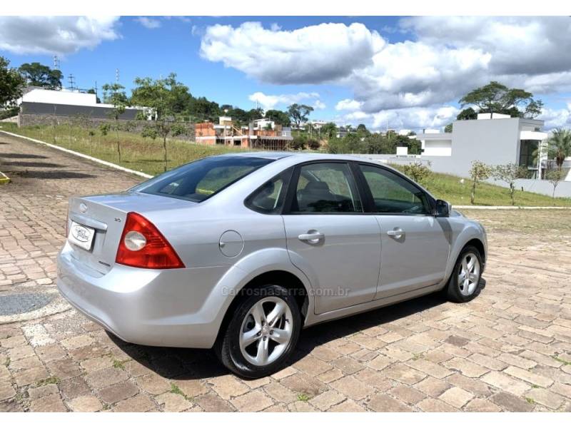 FORD - FOCUS - 2008/2009 - Prata - R$ 35.800,00