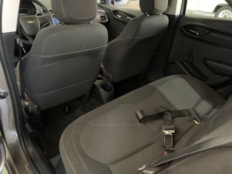 CHEVROLET - ONIX - 2013/2014 - Marrom - R$ 44.800,00