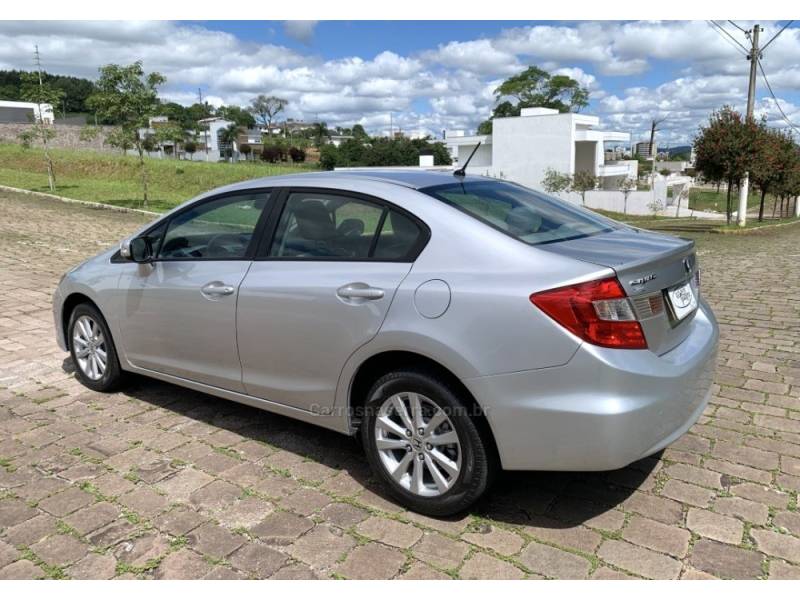 HONDA - CIVIC - 2013/2014 - Prata - R$ 73.800,00