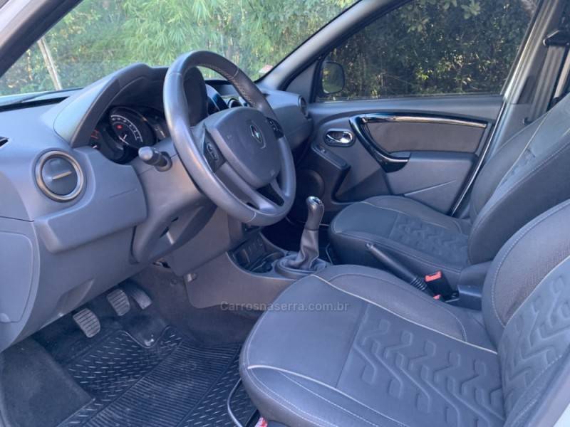 RENAULT - DUSTER - 2015/2016 - Branca - R$ 65.800,00
