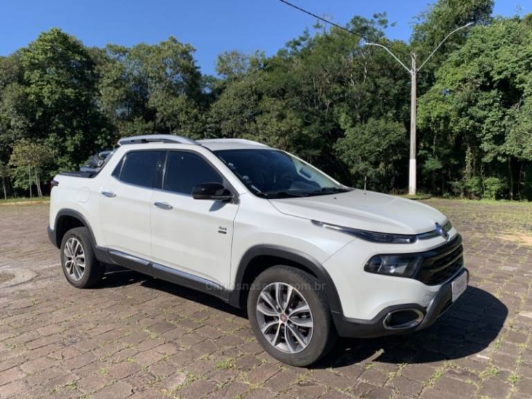 FIAT - TORO - 2020/2021 - Branca - R$ 126.800,00