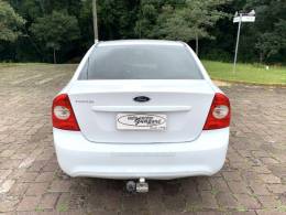 FORD - FOCUS - 2012/2013 - Branca - R$ 43.800,00