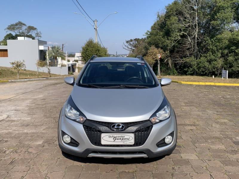 HYUNDAI - HB20X - 2013/2014 - Prata - Sob Consulta