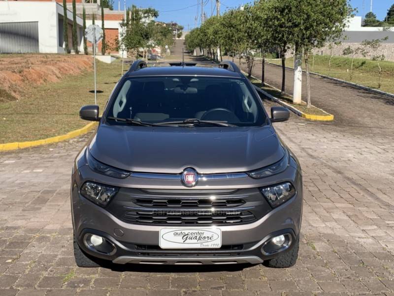 FIAT - TORO - 2018/2019 - Cinza - R$ 106.800,00