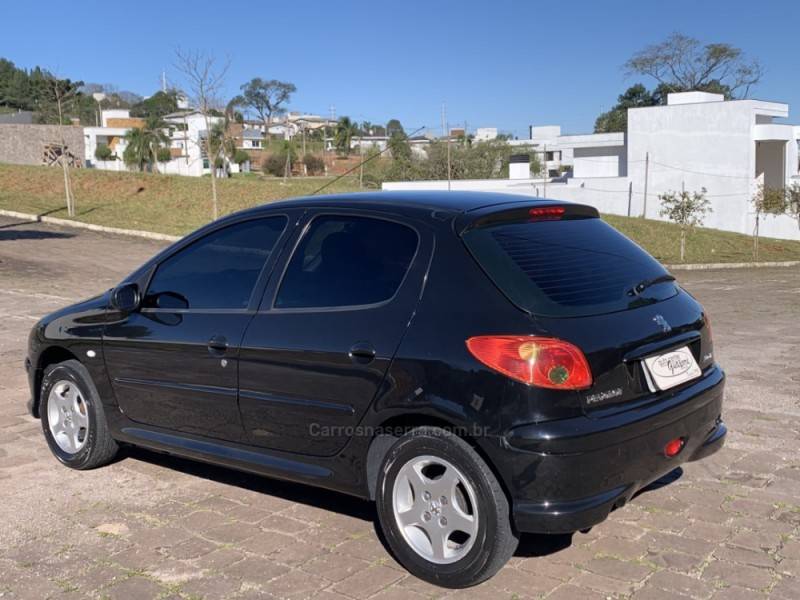 PEUGEOT - 206 - 2005/2005 - Preta - R$ 16.800,00