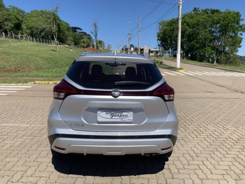 NISSAN - KICKS - 2023/2023 - Prata - R$ 102.800,00