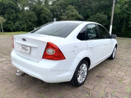 FORD - FOCUS - 2012/2013 - Branca - R$ 43.800,00