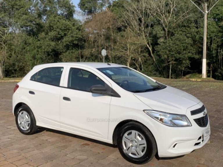 CHEVROLET - ONIX - 2017/2018 - Branca - R$ 52.800,00