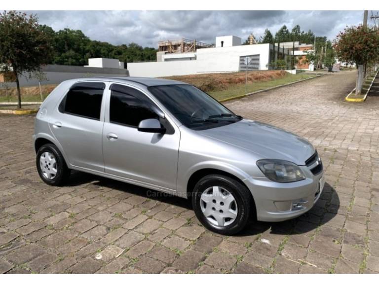 CHEVROLET - CELTA - 2013/2013 - Prata - R$ 36.800,00