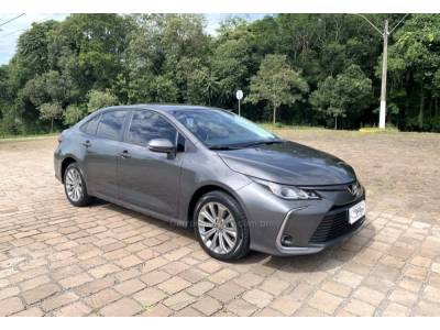 TOYOTA - COROLLA - 2021/2022 - Cinza - R$ 132.800,00