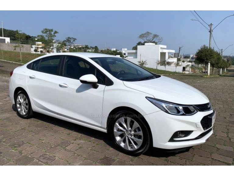 CHEVROLET - CRUZE - 2017/2018 - Branca - R$ 86.800,00