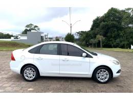 FORD - FOCUS - 2012/2013 - Branca - R$ 43.800,00