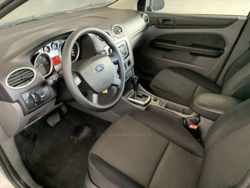 FORD - FOCUS - 2008/2009 - Prata - R$ 35.800,00