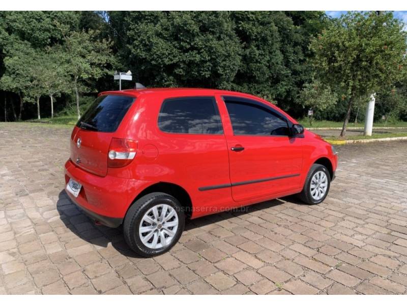 VOLKSWAGEN - FOX - 2008/2009 - Vermelha - R$ 24.800,00
