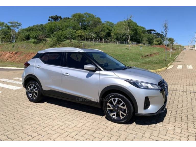 NISSAN - KICKS - 2023/2023 - Prata - R$ 102.800,00