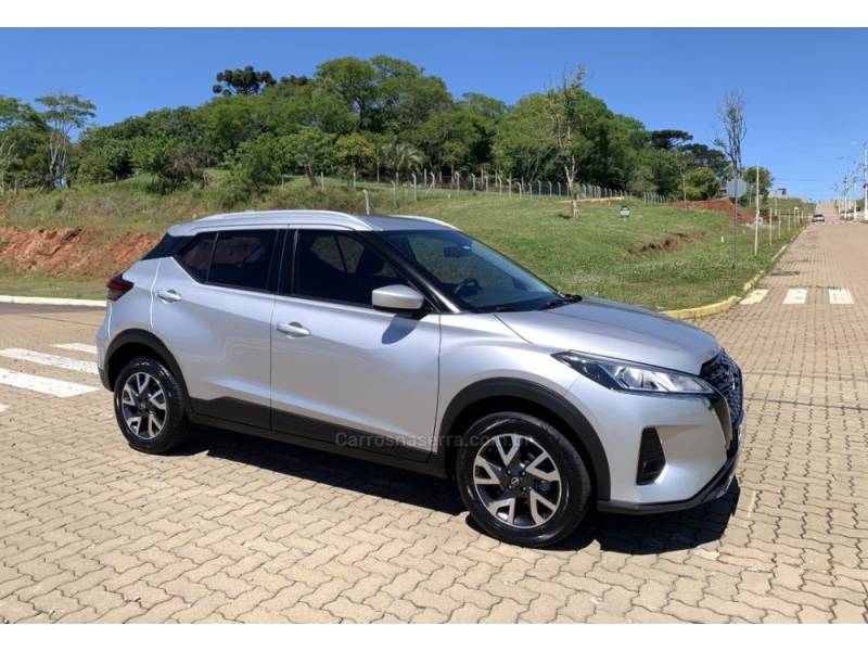 NISSAN - KICKS - 2023/2023 - Prata - R$ 102.800,00