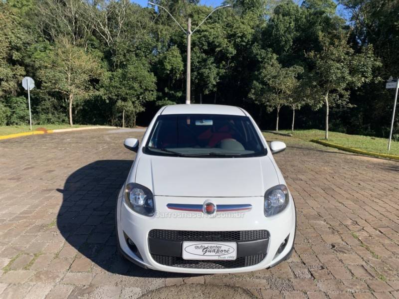 FIAT - PALIO - 2012/2013 - Branca - R$ 41.800,00