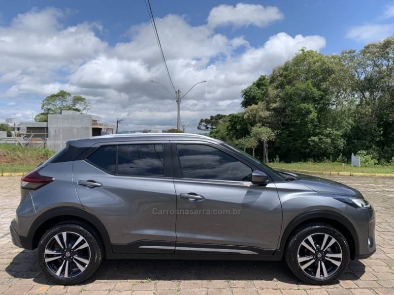 NISSAN - KICKS - 2021/2022 - Cinza - R$ 103.800,00