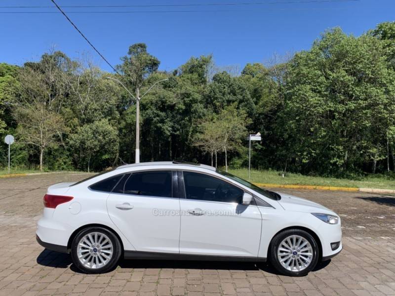 FORD - FOCUS - 2016/2017 - Branca - Sob Consulta