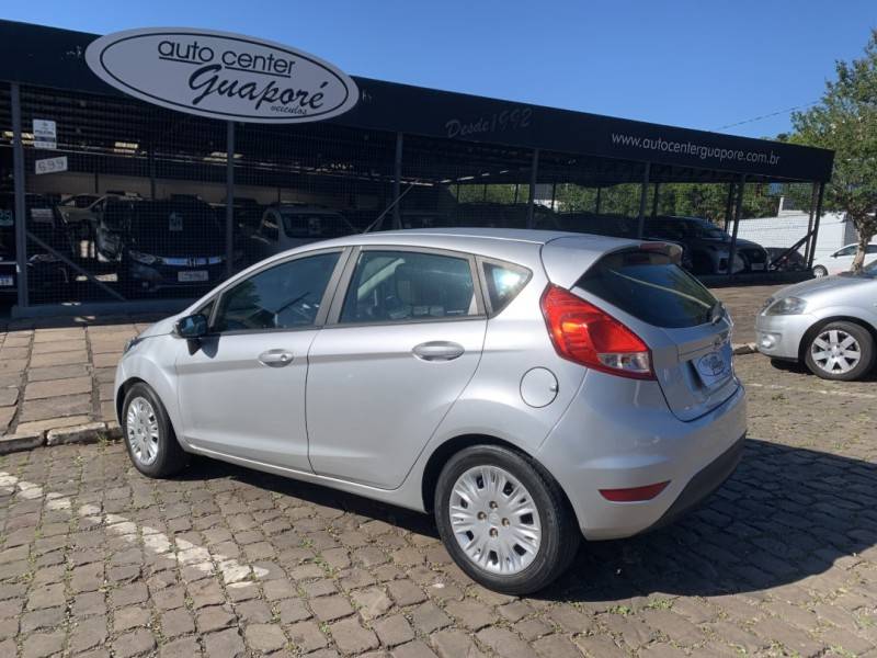FORD - FIESTA - 2015/2016 - Prata - R$ 44.800,00