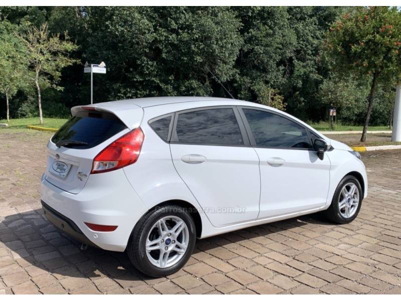 FORD - FIESTA - 2018/2018 - Branca - R$ 59.800,00