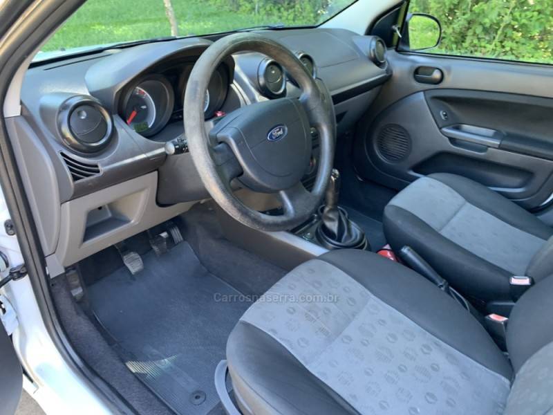 FORD - FIESTA - 2011/2012 - Branca - R$ 28.800,00