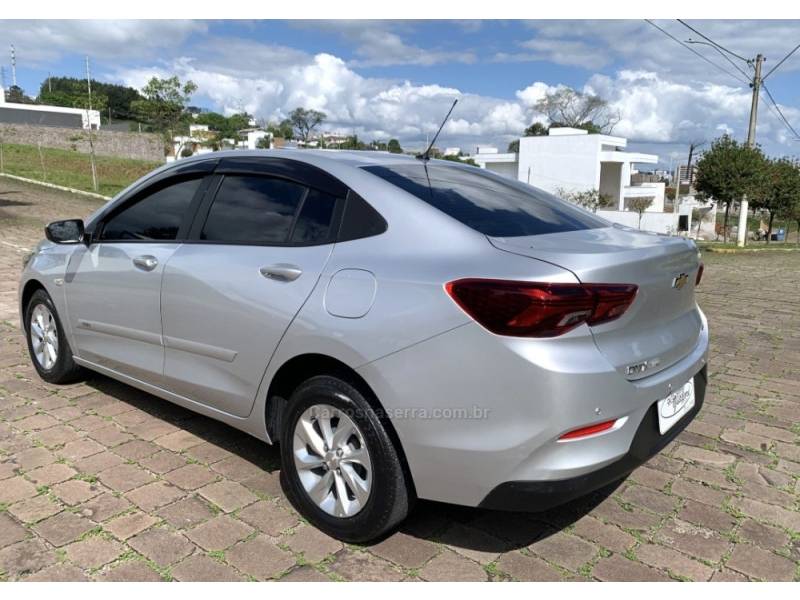 CHEVROLET - ONIX - 2022/2023 - Prata - R$ 89.800,00