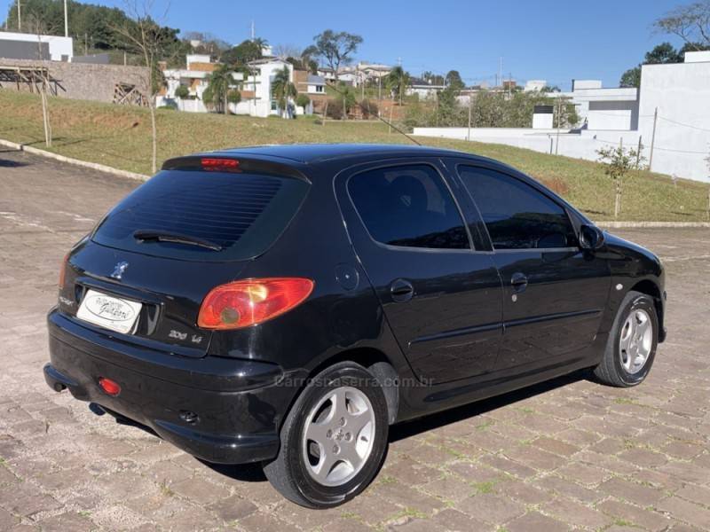 PEUGEOT - 206 - 2005/2005 - Preta - R$ 16.800,00